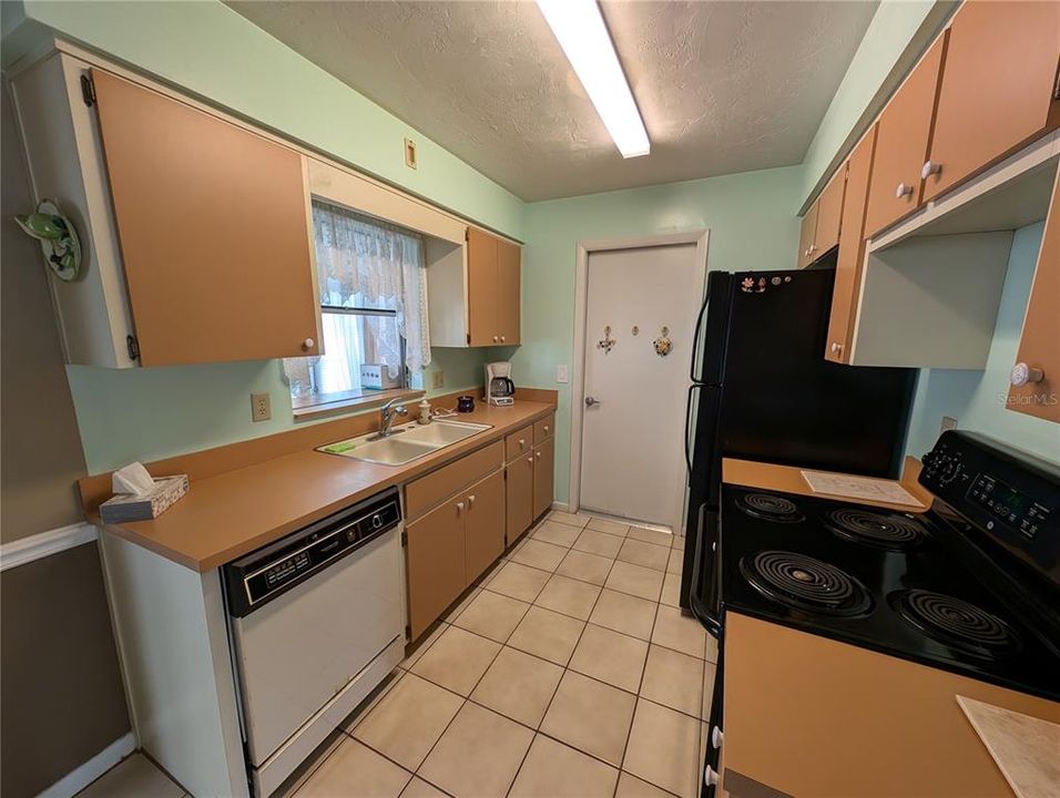 For Sale: $185,000 (2 beds, 1 baths, 1084 Square Feet)