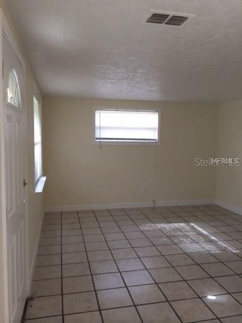 For Rent: $1,395 (2 beds, 1 baths, 800 Square Feet)