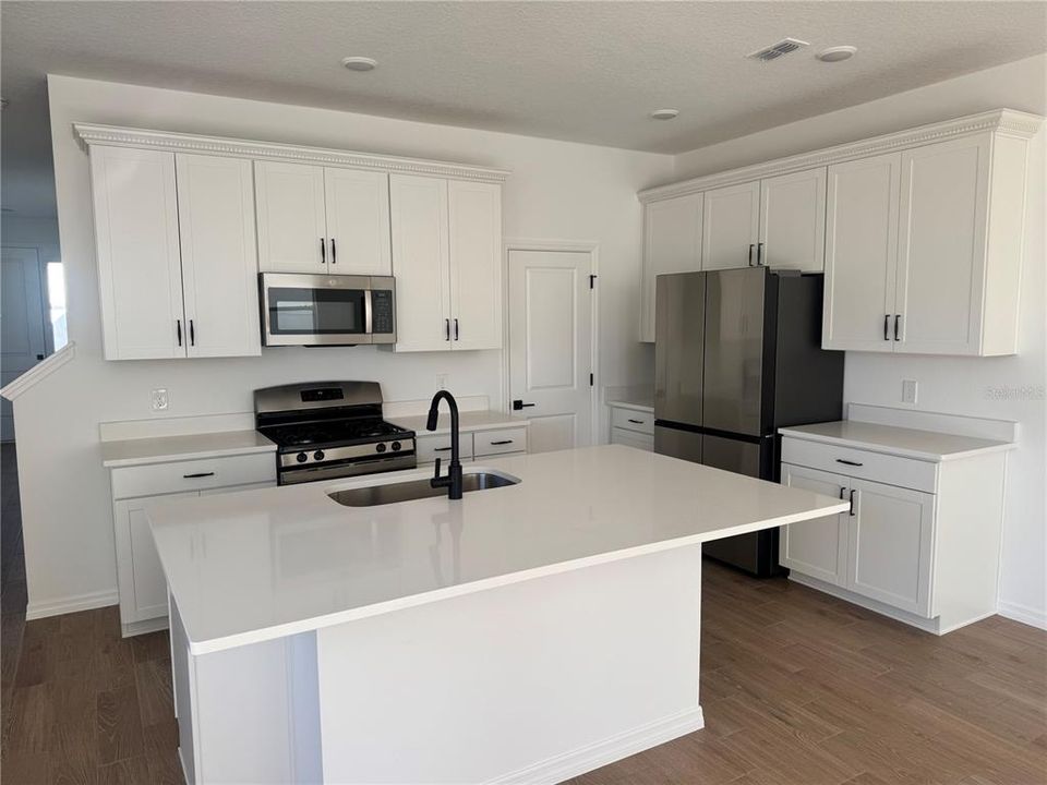 Kitchen island, Appliances and Cabinets