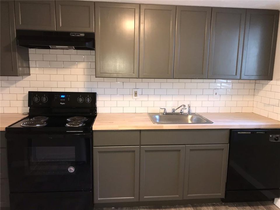 For Rent: $1,050 (2 beds, 1 baths, 942 Square Feet)