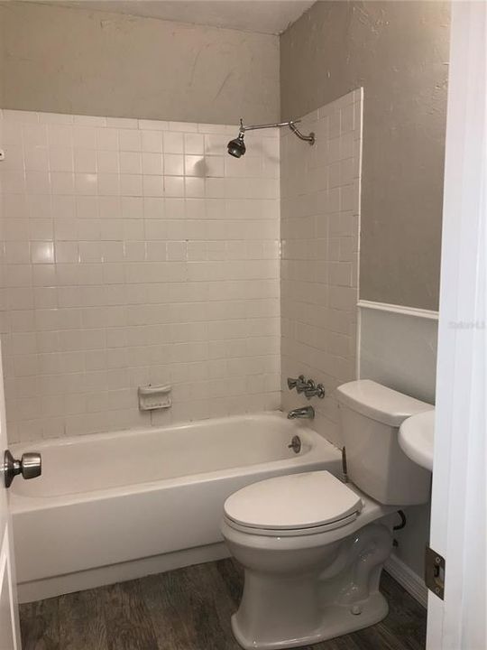 For Rent: $1,050 (2 beds, 1 baths, 942 Square Feet)