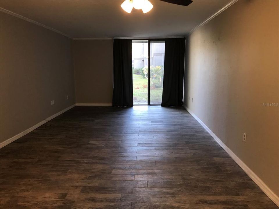 For Rent: $1,050 (2 beds, 1 baths, 942 Square Feet)