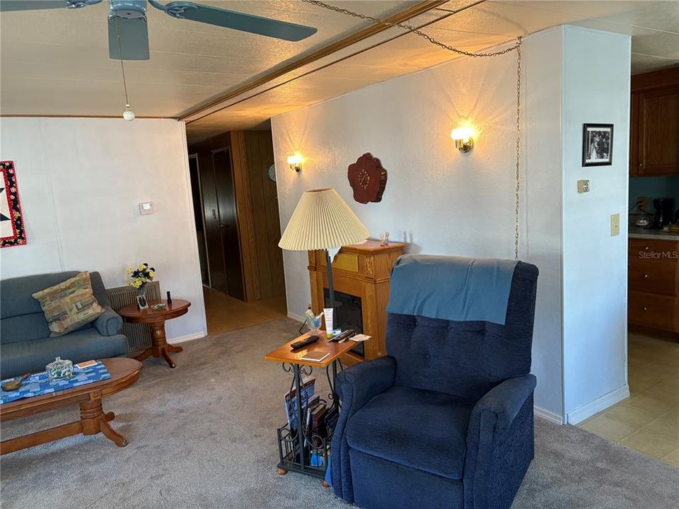 Active With Contract: $149,900 (2 beds, 2 baths, 1104 Square Feet)