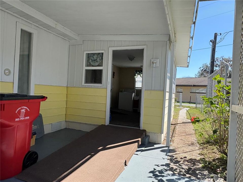 Active With Contract: $149,900 (2 beds, 2 baths, 1104 Square Feet)