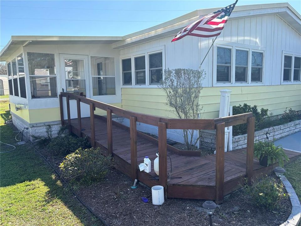 Active With Contract: $149,900 (2 beds, 2 baths, 1104 Square Feet)