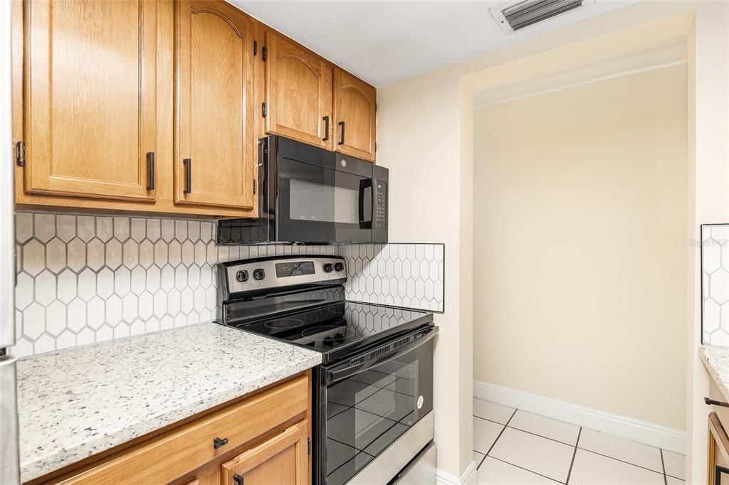 For Rent: $1,294 (2 beds, 1 baths, 1002 Square Feet)