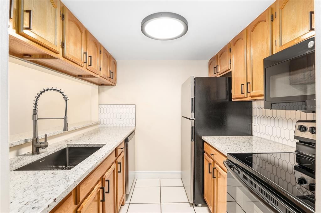 For Rent: $1,294 (2 beds, 1 baths, 1002 Square Feet)