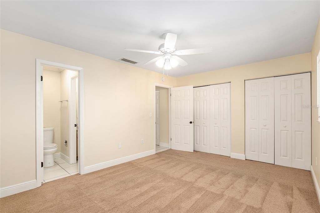 For Rent: $1,294 (2 beds, 1 baths, 1002 Square Feet)