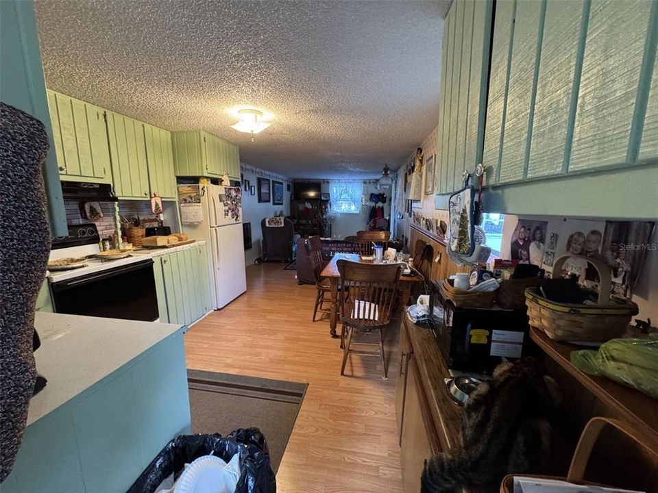 For Sale: $189,900 (2 beds, 2 baths, 1014 Square Feet)