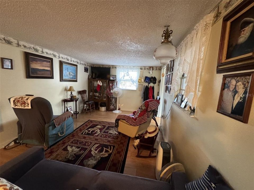 For Sale: $189,900 (2 beds, 2 baths, 1014 Square Feet)