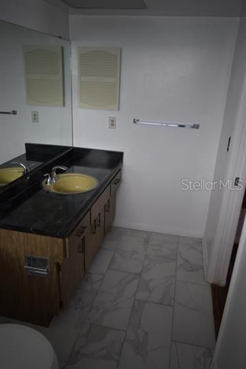 For Rent: $2,200 (2 beds, 2 baths, 1295 Square Feet)