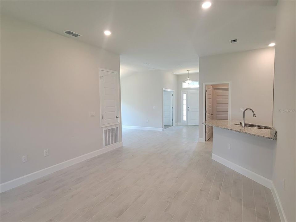 For Sale: $367,629 (4 beds, 2 baths, 1820 Square Feet)