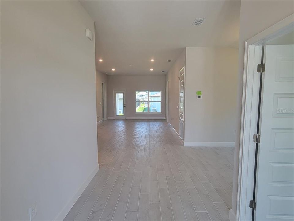 For Sale: $367,629 (4 beds, 2 baths, 1820 Square Feet)