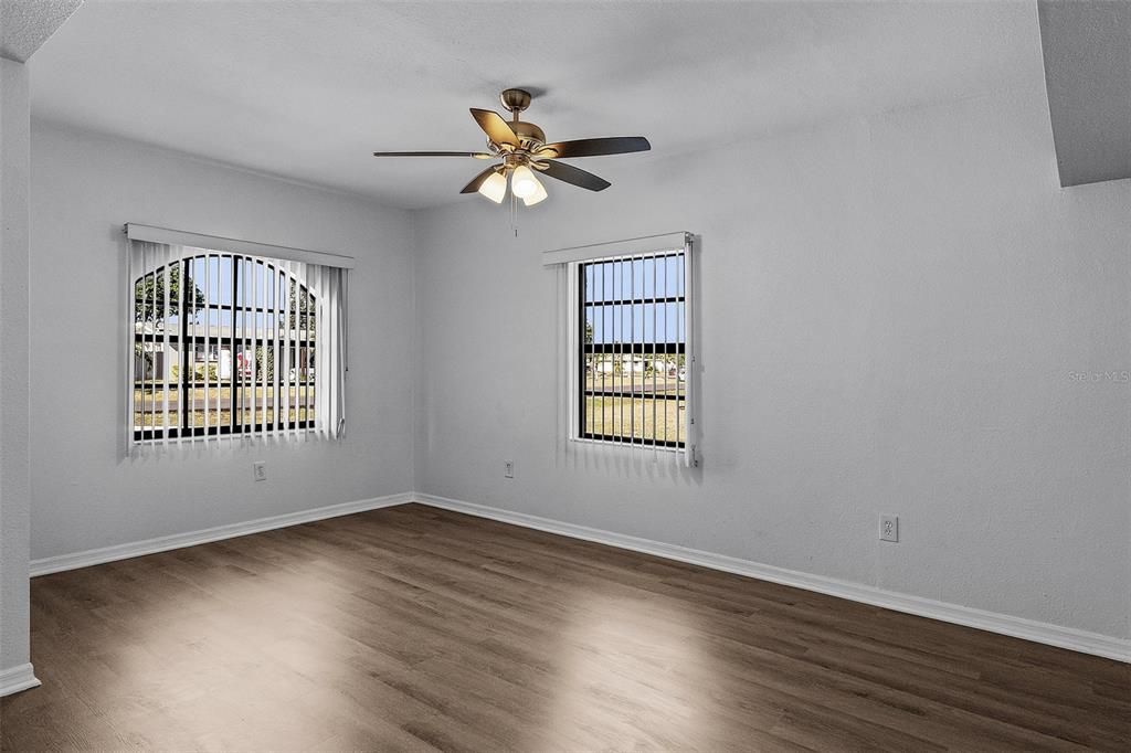 Dinning room or could be used as a living room