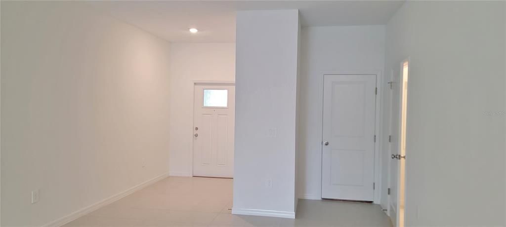 For Rent: $2,000 (3 beds, 2 baths, 1634 Square Feet)