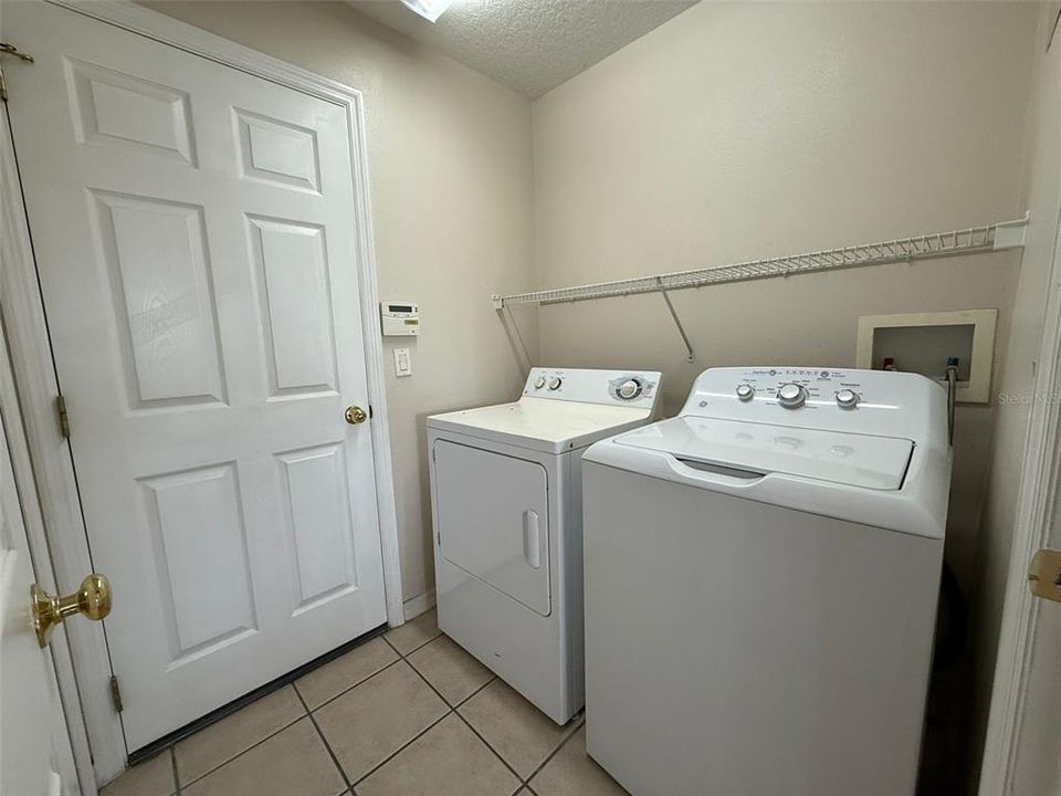 For Rent: $3,199 (4 beds, 2 baths, 2694 Square Feet)