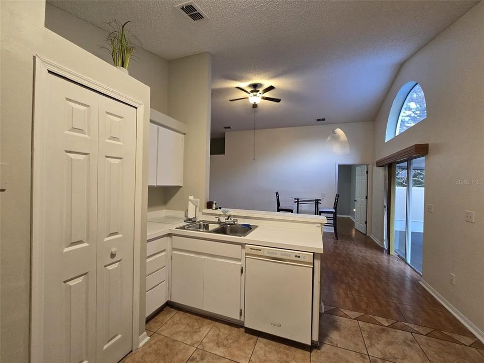 For Rent: $2,300 (3 beds, 2 baths, 1240 Square Feet)