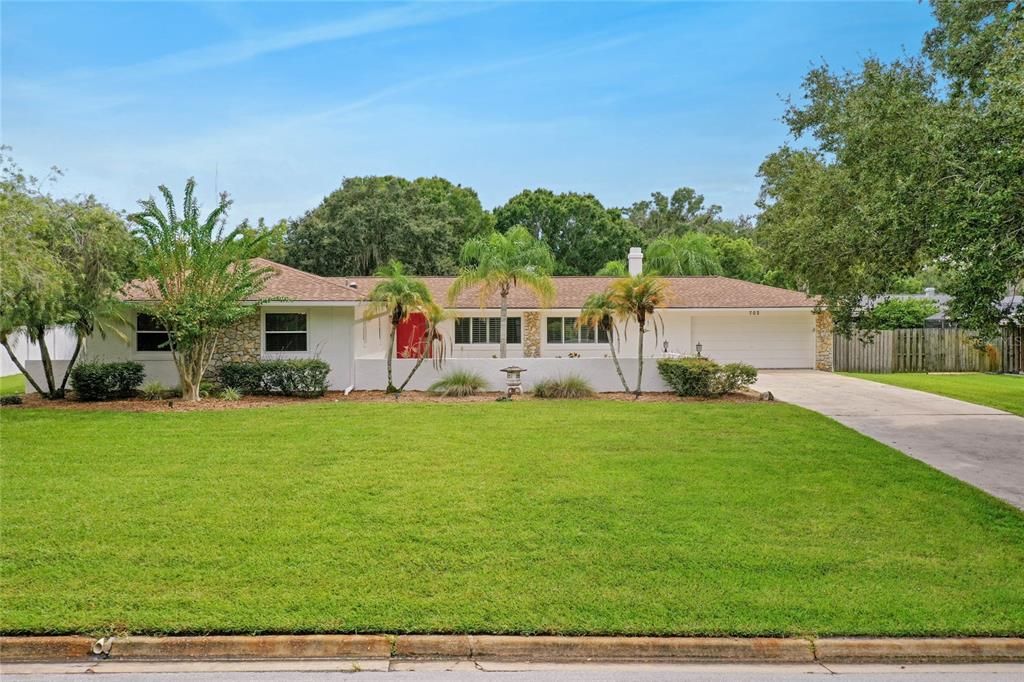 For Sale: $675,000 (3 beds, 2 baths, 1990 Square Feet)