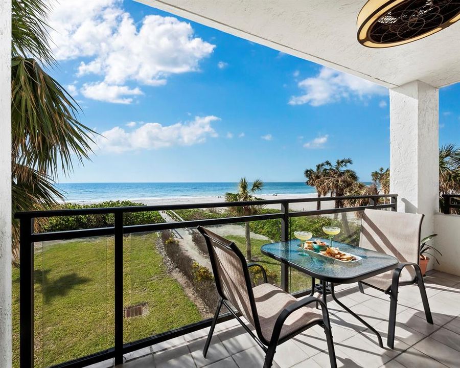 Take pleasure in dining alfresco dining, or unwind on your balcony, while taking in the stunning Gulf-front views.