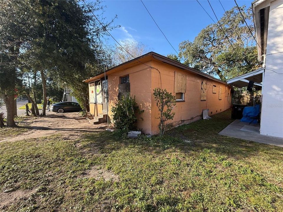 For Sale: $90,000 (3 beds, 1 baths, 864 Square Feet)