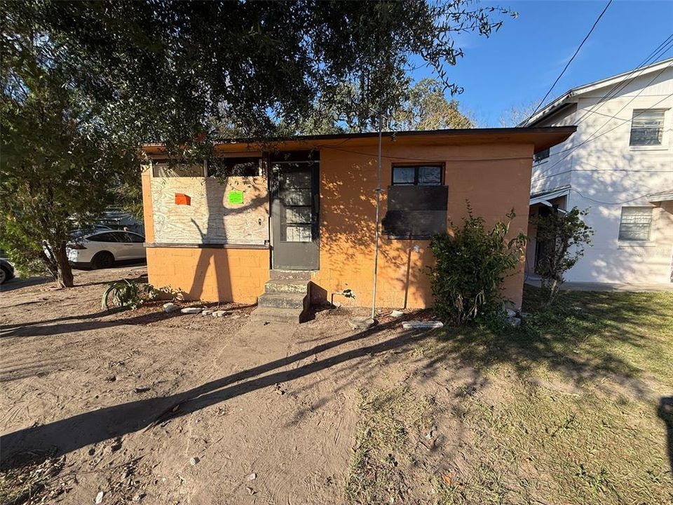 For Sale: $90,000 (3 beds, 1 baths, 864 Square Feet)