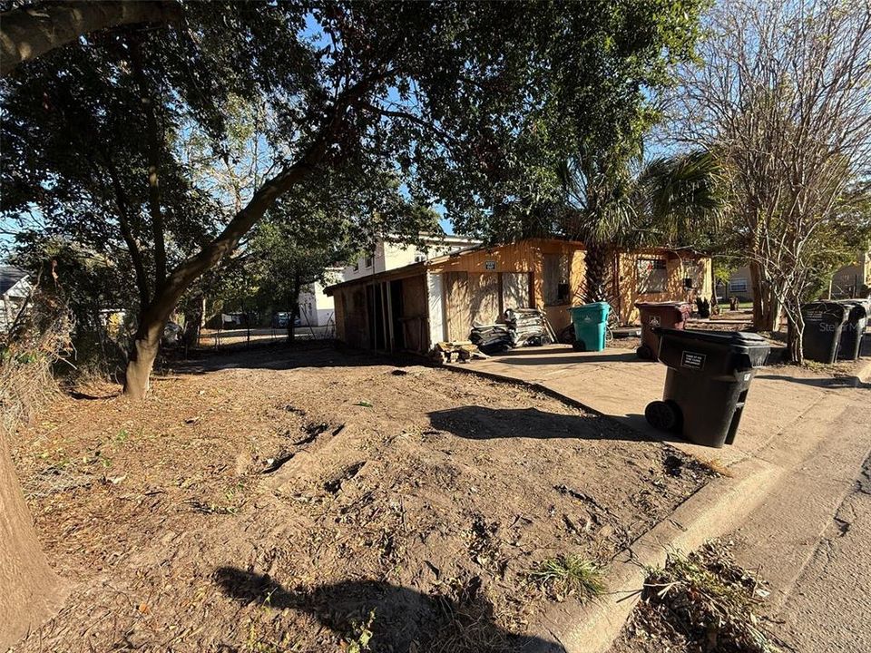 For Sale: $90,000 (3 beds, 1 baths, 864 Square Feet)