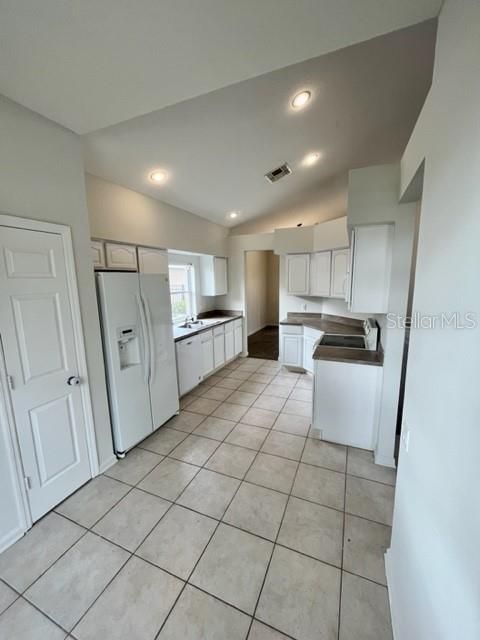 For Rent: $3,300 (3 beds, 2 baths, 1916 Square Feet)