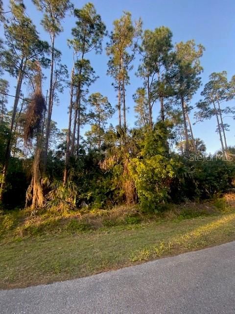 На продажу: $250,000 (2.27 acres)