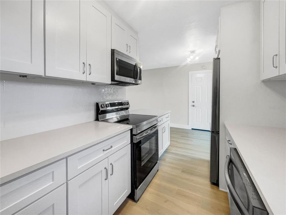 For Sale: $250,000 (3 beds, 1 baths, 828 Square Feet)