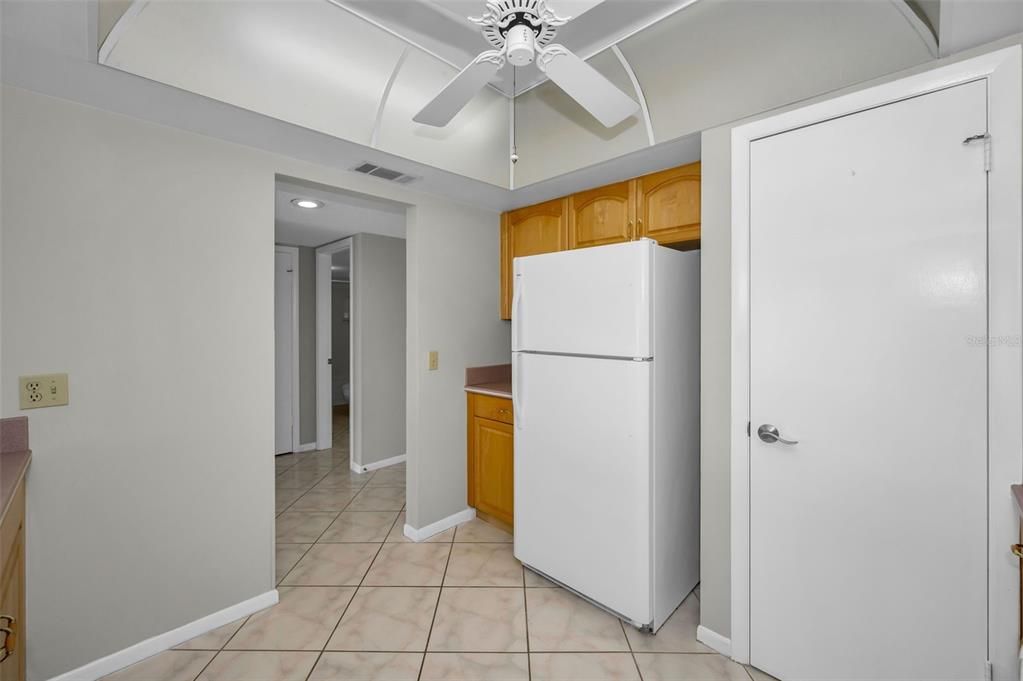 Active With Contract: $2,200 (2 beds, 2 baths, 1280 Square Feet)