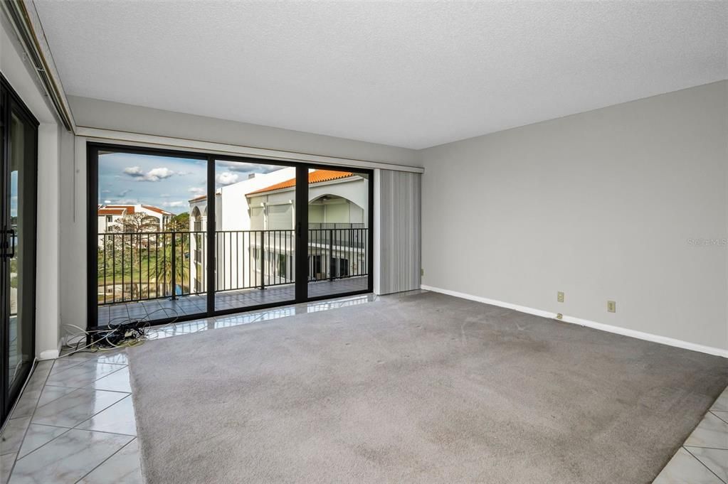 Active With Contract: $2,200 (2 beds, 2 baths, 1280 Square Feet)