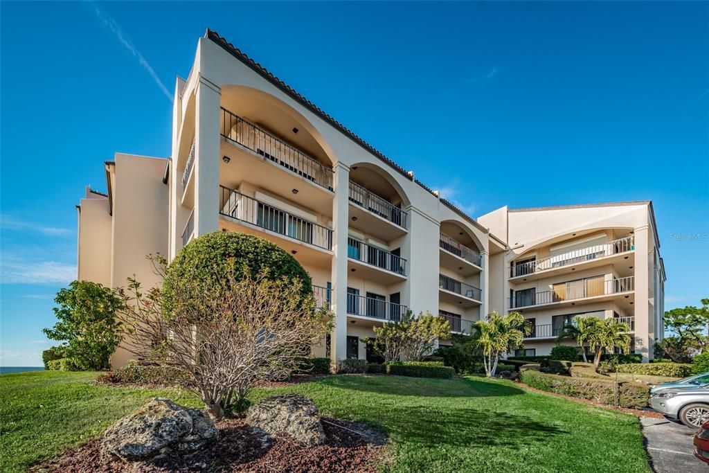 Active With Contract: $2,200 (2 beds, 2 baths, 1280 Square Feet)