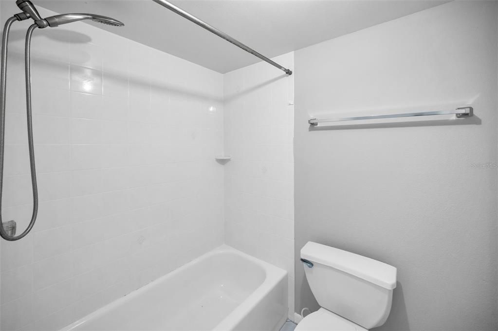 Active With Contract: $2,200 (2 beds, 2 baths, 1280 Square Feet)