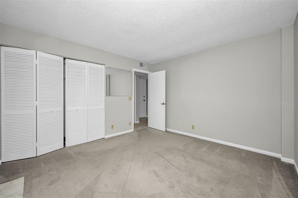 Active With Contract: $2,200 (2 beds, 2 baths, 1280 Square Feet)