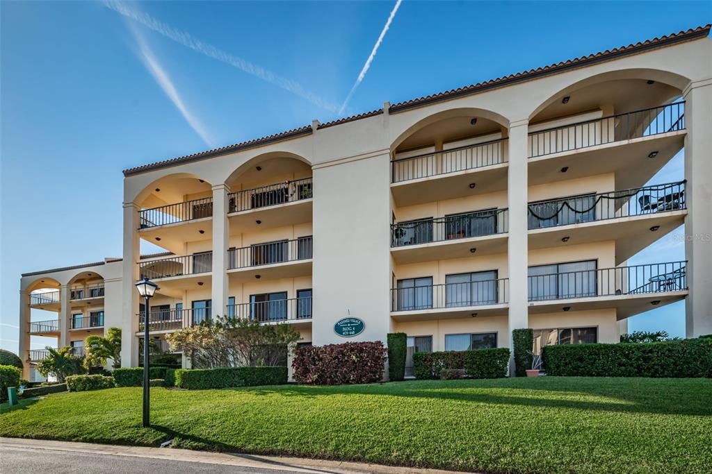 Active With Contract: $2,200 (2 beds, 2 baths, 1280 Square Feet)