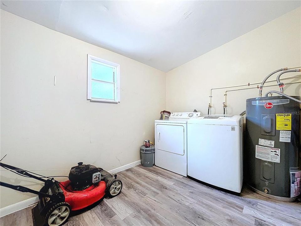 For Sale: $274,900 (3 beds, 2 baths, 926 Square Feet)