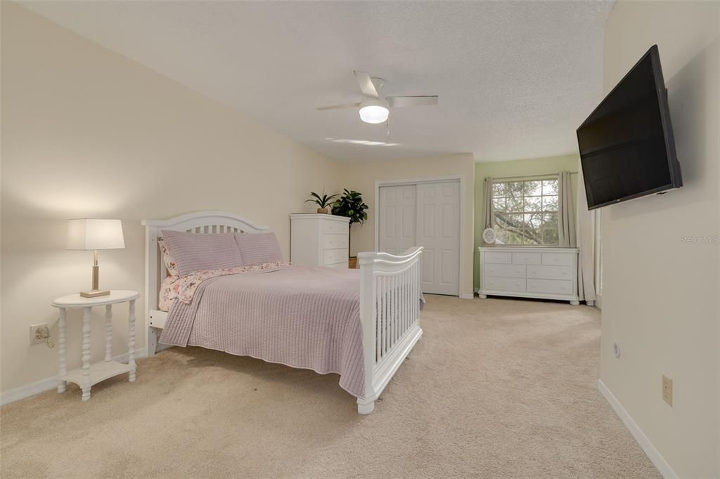 Guest bedroom with ensuite