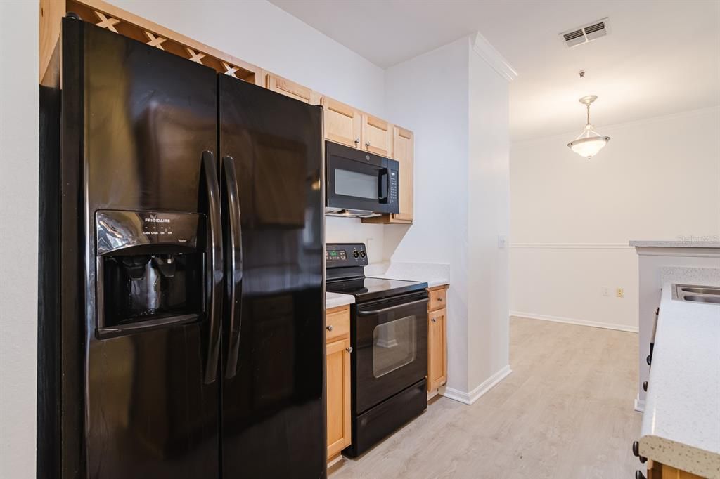 For Sale: $309,999 (2 beds, 2 baths, 1085 Square Feet)