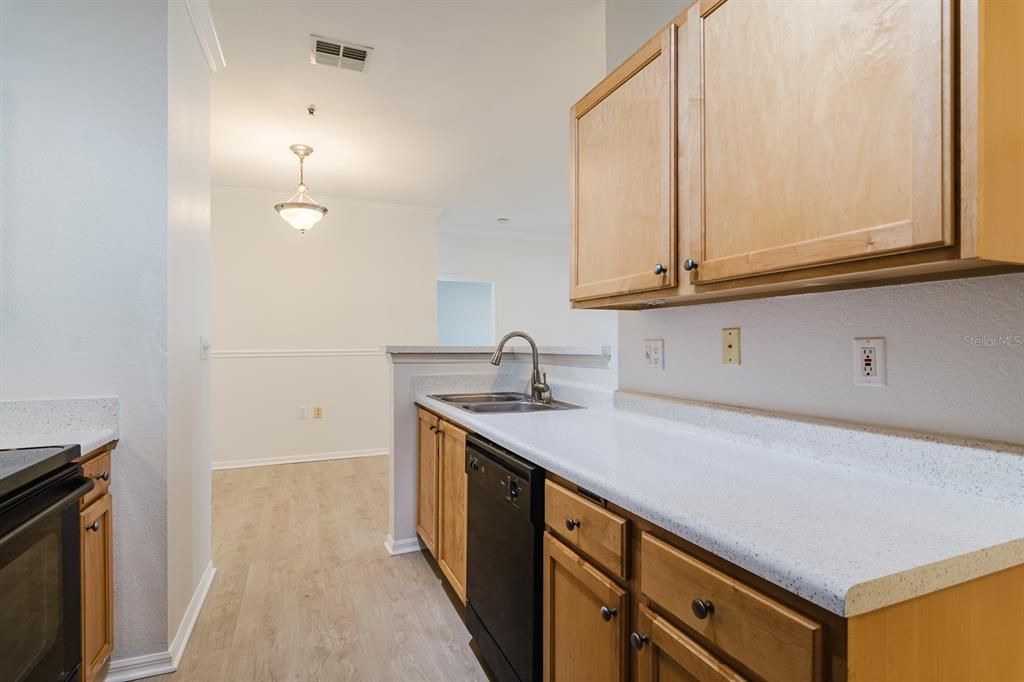 For Sale: $309,999 (2 beds, 2 baths, 1085 Square Feet)