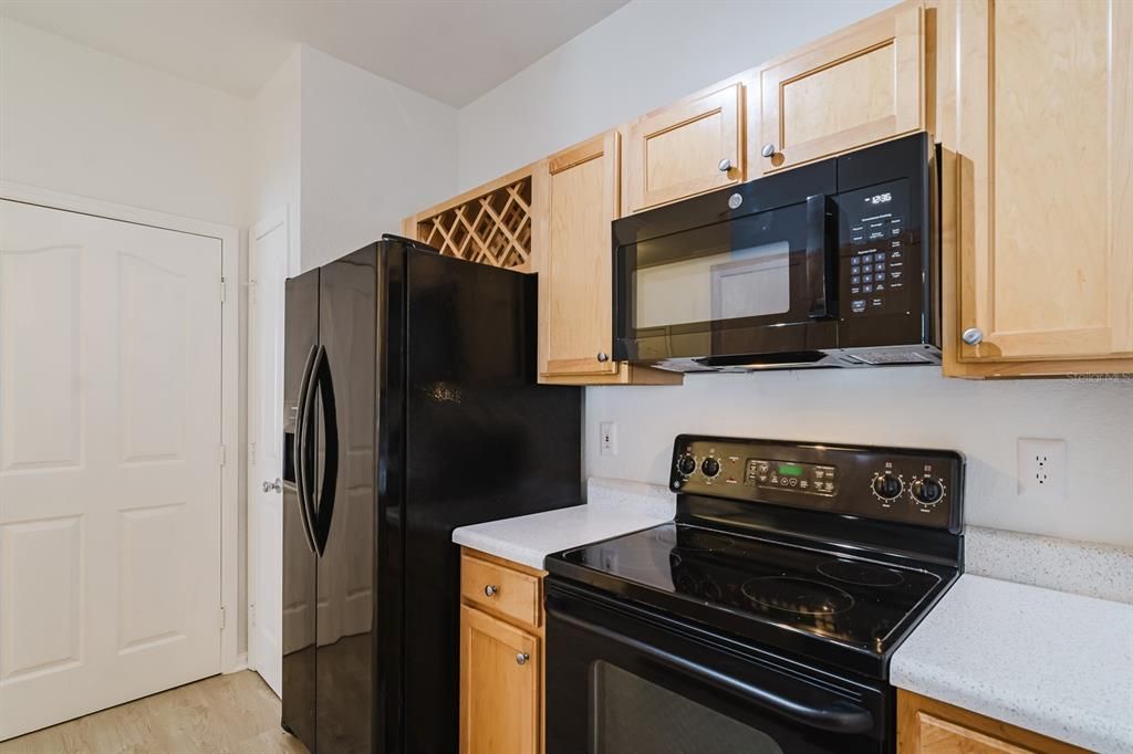 For Sale: $309,999 (2 beds, 2 baths, 1085 Square Feet)