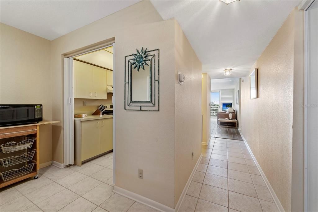 For Sale: $549,900 (2 beds, 2 baths, 1080 Square Feet)