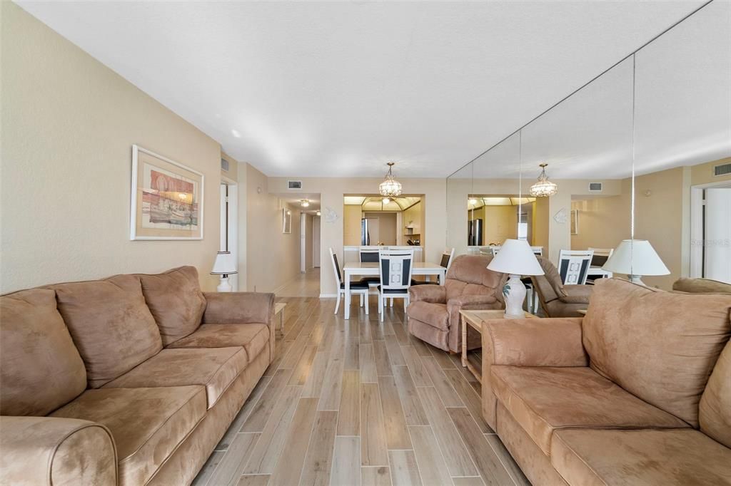 For Sale: $549,900 (2 beds, 2 baths, 1080 Square Feet)