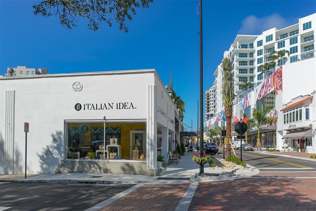 Shopping in Downtown Sarasota