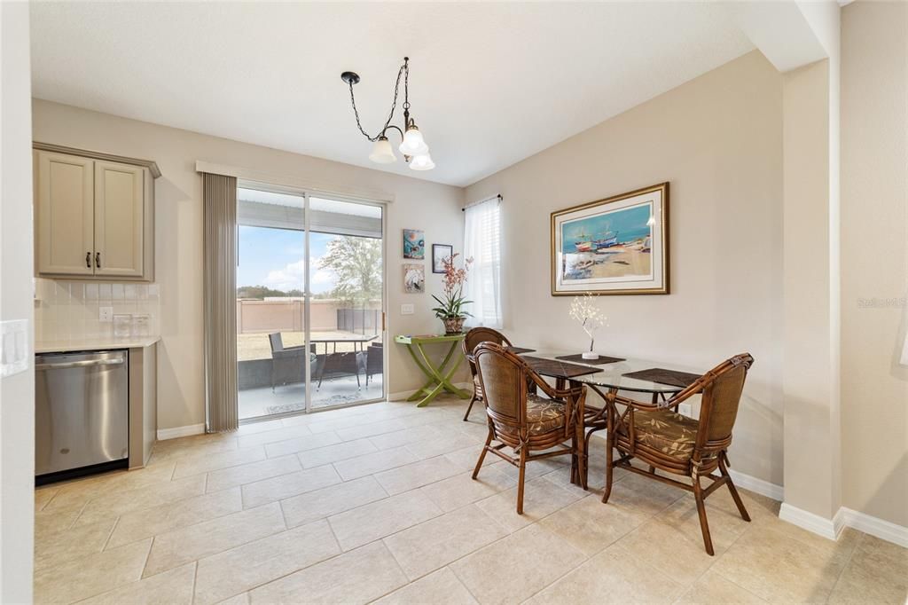 For Sale: $325,000 (2 beds, 2 baths, 1392 Square Feet)