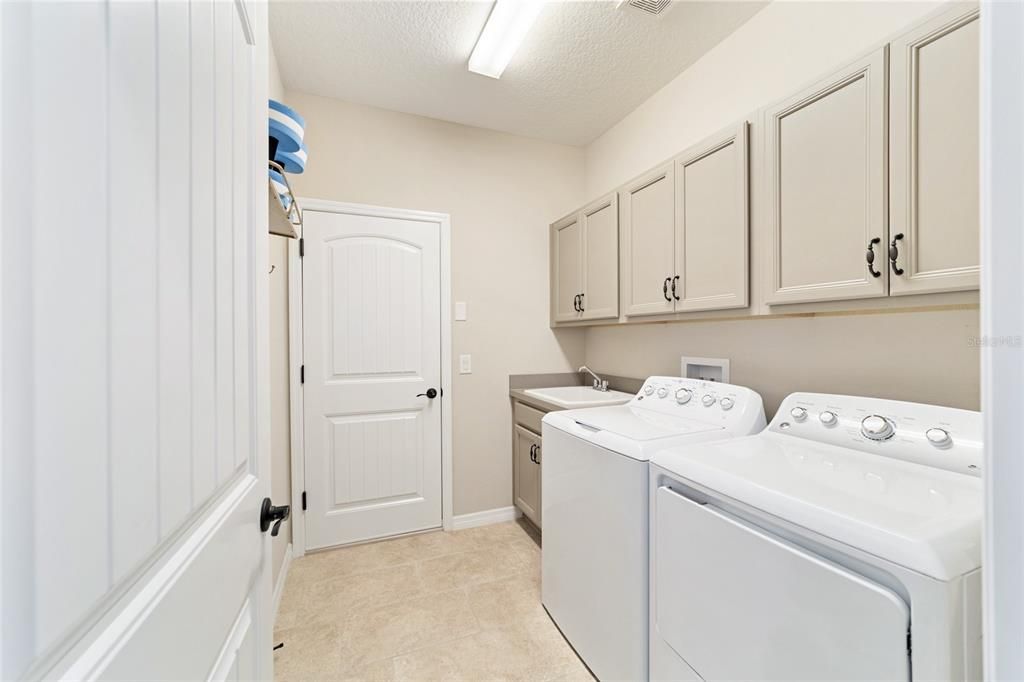 For Sale: $325,000 (2 beds, 2 baths, 1392 Square Feet)