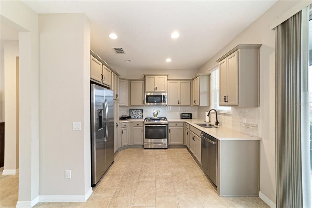 For Sale: $325,000 (2 beds, 2 baths, 1392 Square Feet)