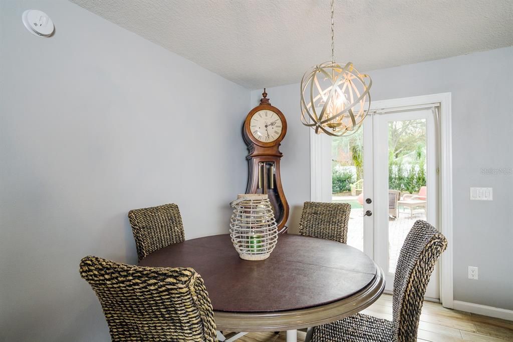 Dinning Area Overlooks Pool