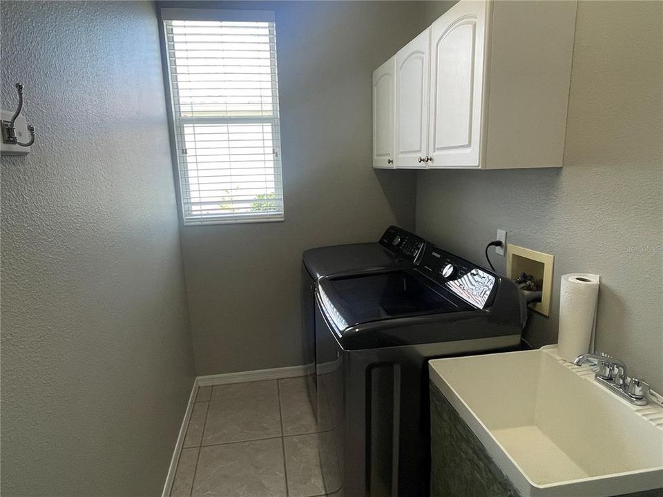 For Sale: $349,000 (2 beds, 2 baths, 1984 Square Feet)