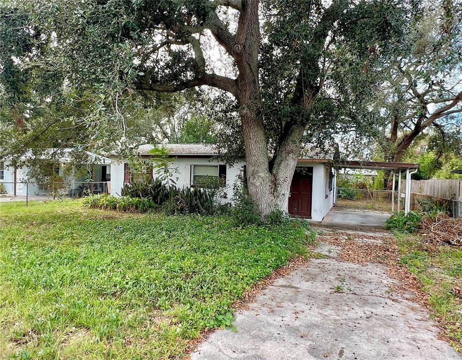 2BR/1BA w/ carport