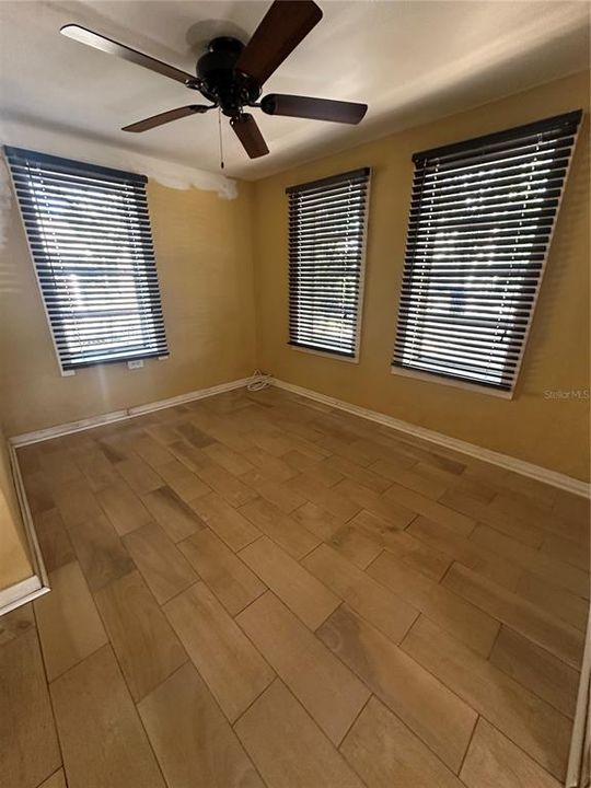 Active With Contract: $127,400 (1 beds, 1 baths, 474 Square Feet)